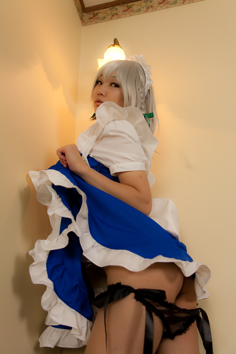 cosplay美女套图 c77 Sakuya Izayoi　白丝假发扮相(1)